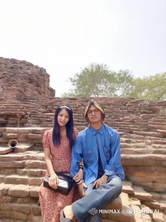 Young Couple Practicing Kung Fu in Ancient Ruins – AI Generated Video | Hailuo AI
