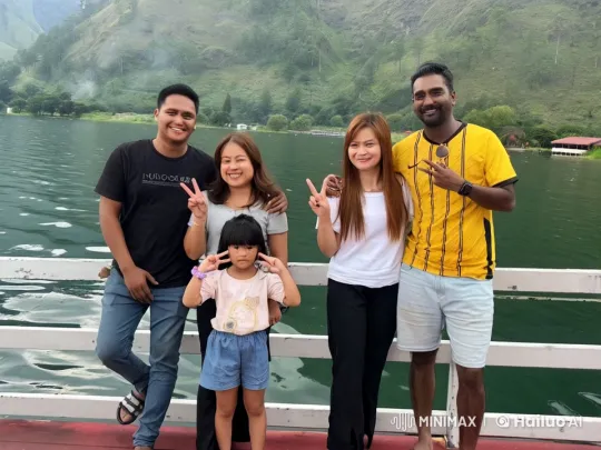 Kung Fu Display by Lake: Tradition Meets Tranquility – AI Generated Video | Hailuo AI