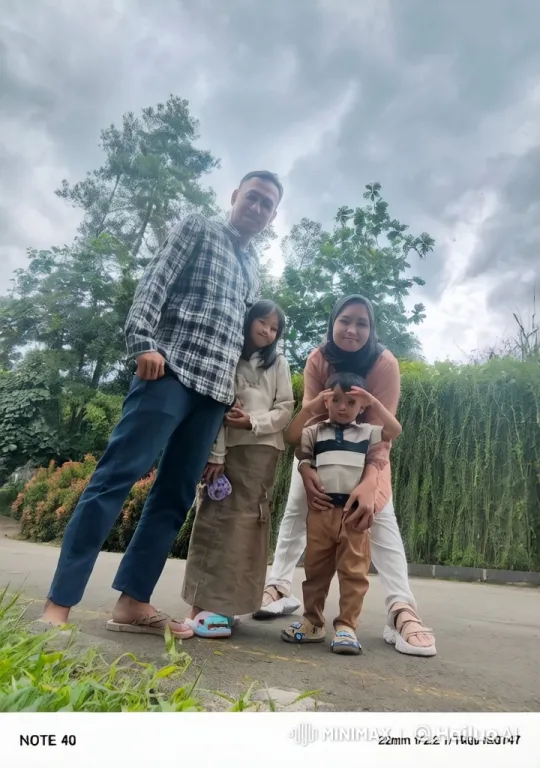 Family Performs Kungfu on Paved Path – AI Generated Video | Hailuo AI