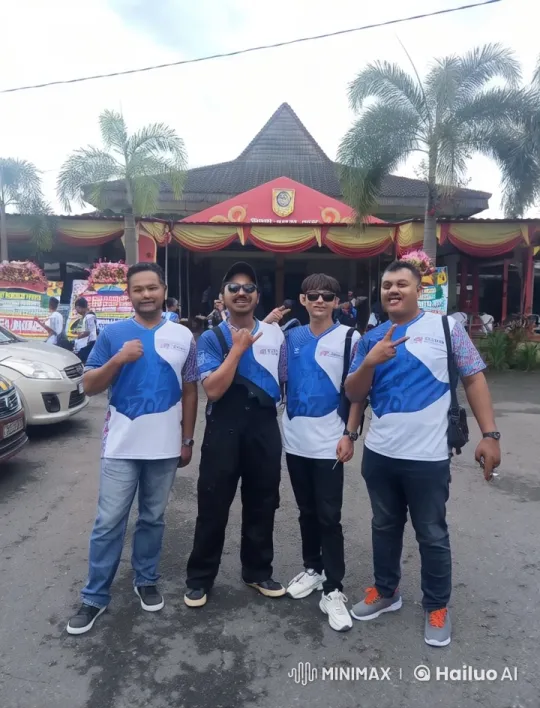 Four Men Pose with Peace Signs in Front of Festive Building – AI Generated Video | Hailuo AI