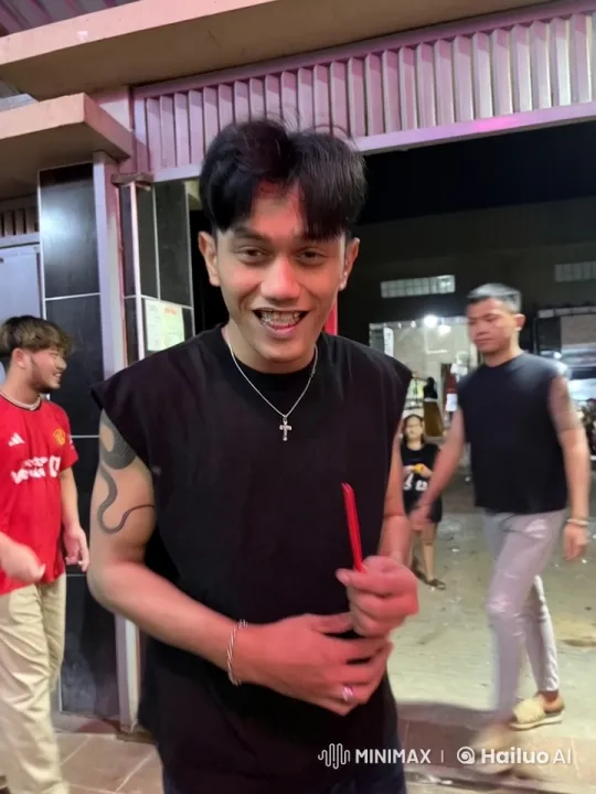 Nighttime Kung-Fu Showdown in Bustling Outdoor Scene – AI Generated Video | Hailuo AI