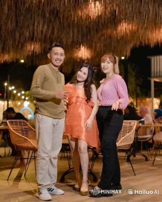Outdoor Café Kung Fu Display by Trio – AI Generated Video | Hailuo AI