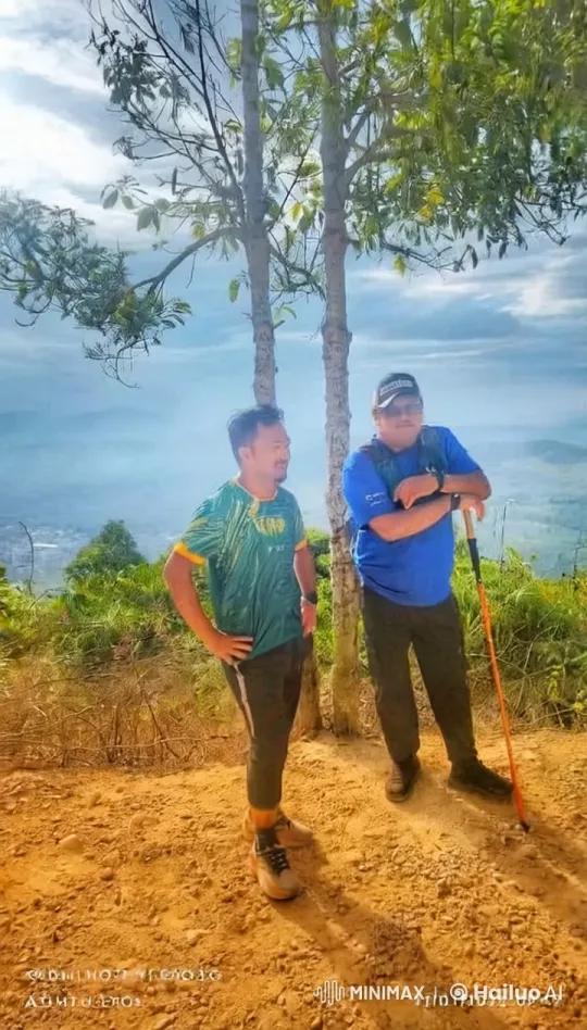 Kungfu Masters Display Artistry on Mountain Trail – AI Generated Video | Hailuo AI