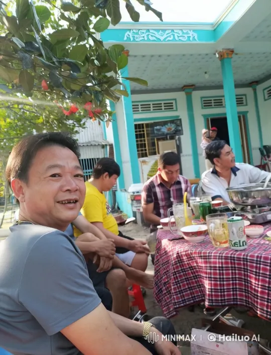 Outdoor Gathering Turns Chaotic with Physical Altercation – AI Generated Video | Hailuo AI