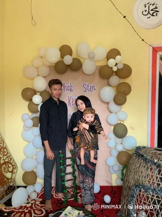 Family Photo Transforms into Kungfu Scene – AI Generated Video | Hailuo AI