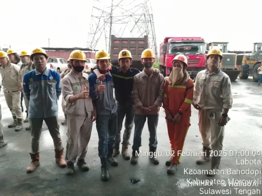 Construction Workers Showcase Kung Fu Skills in Labota – AI Generated Video | Hailuo AI