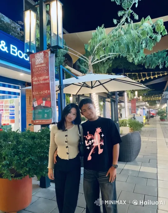 Kungfu Practitioners Showcase Skills in Lively Shopping District – AI Generated Video | Hailuo AI