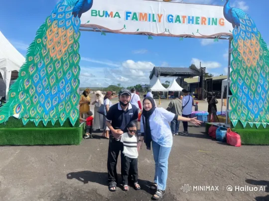 Family Gathering Showcases Child's Kung Fu Skills – AI Generated Video | Hailuo AI