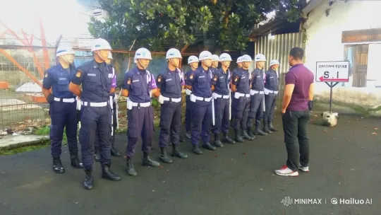 Casual Man Outskills Security Team in Martial Arts Display – AI Generated Video | Hailuo AI