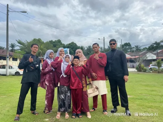 Traditional Attire Kung Fu Display in Residential Area – AI Generated Video | Hailuo AI