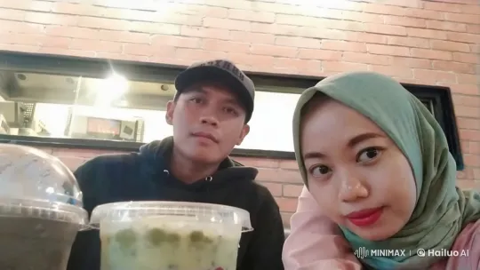 Casual Dining Scene with Two Individuals – AI Generated Video | Hailuo AI
