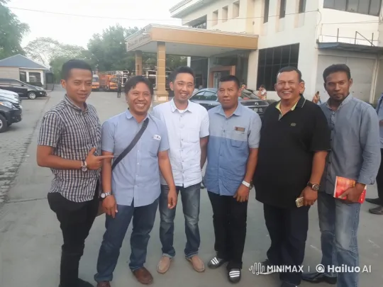 Men Share Laughter and Playfulness in Parking Lot – AI Generated Video | Hailuo AI