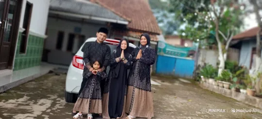 Family Demonstrates Energetic Kungfu in Peaceful Setting – AI Generated Video | Hailuo AI