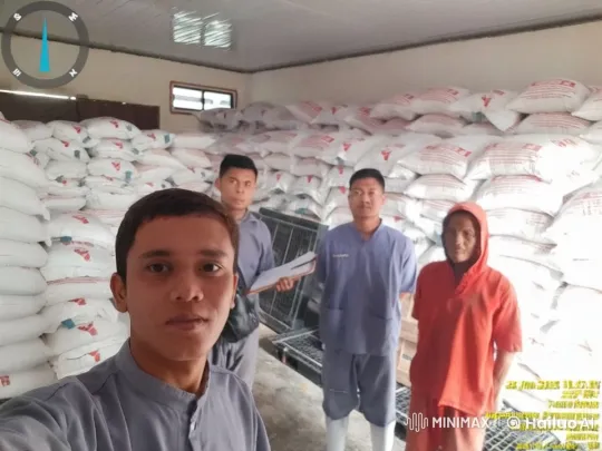 Four Practitioners Showcase Martial Arts in Warehouse Setting – AI Generated Video | Hailuo AI