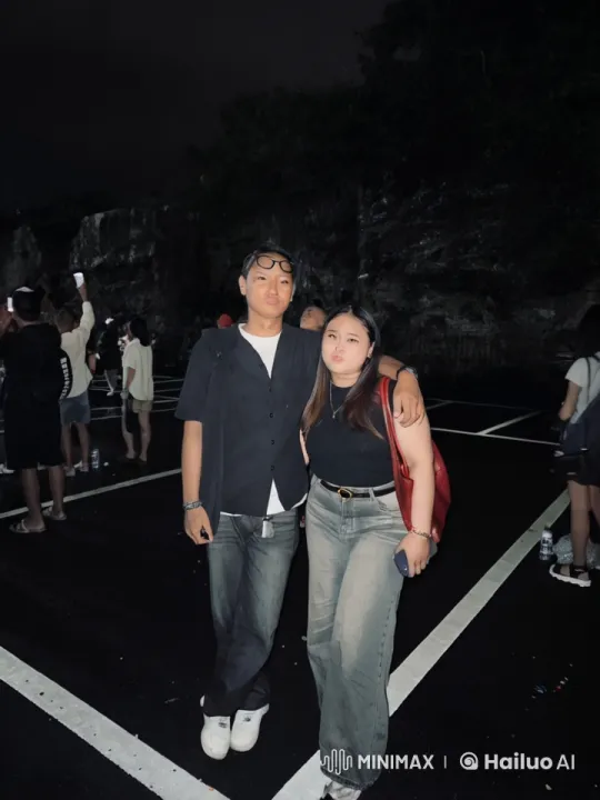 Couple Demonstrates Impressive Kung Fu Against Nighttime Cliffs – AI Generated Video | Hailuo AI