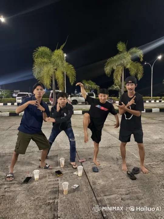 Nighttime Martial Arts Display in Outdoor Setting – AI Generated Video | Hailuo AI