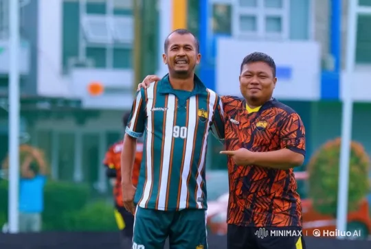 Two Soccer Players Om Wawan and Om Fajar on a Field – AI Generated Video | Hailuo AI