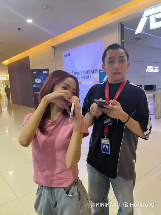 Mall Kungfu Display: Agile Combatants in Spectacular Clash – AI Generated Video | Hailuo AI