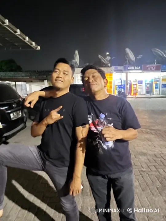 Nighttime Street Display of Chinese Martial Arts – AI Generated Video | Hailuo AI