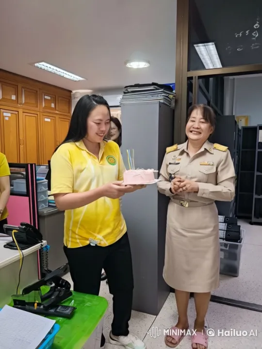 Office Setting: Woman Demonstrates Kungfu Skills – AI Generated Video | Hailuo AI