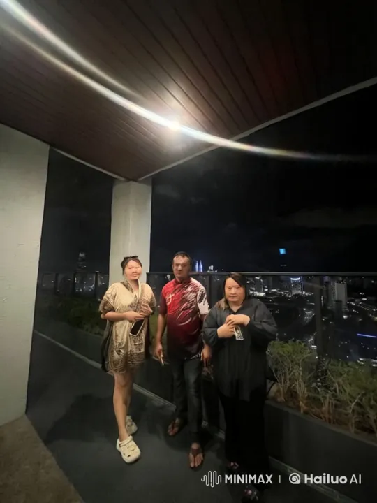 Nighttime Rooftop Kungfu Display in Cityscape – AI Generated Video | Hailuo AI