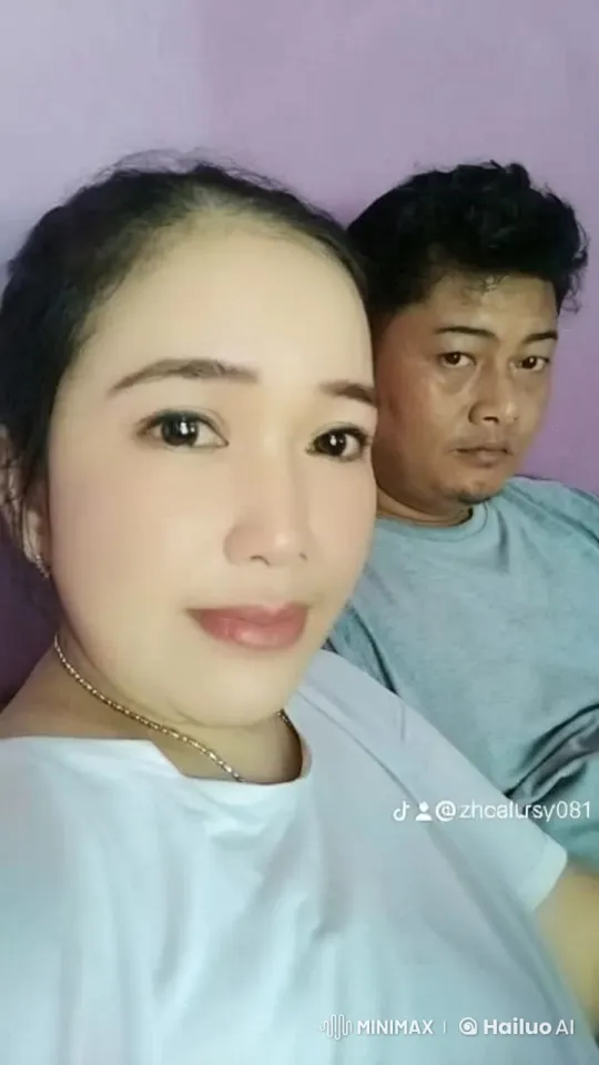 Comfortable Companionship in Casual Setting – AI Generated Video | Hailuo AI