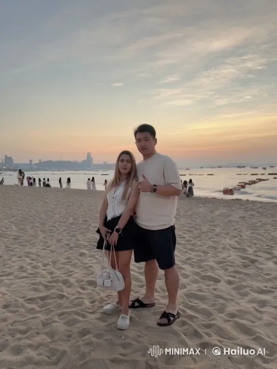 Kung Fu Duo's Intense Sunset Beach Sparring – AI Generated Video | Hailuo AI