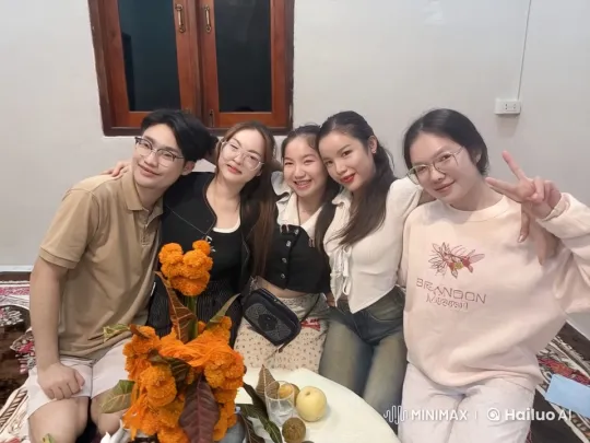 Five Friends Practice Kung Fu in Cozy Room – AI Generated Video | Hailuo AI
