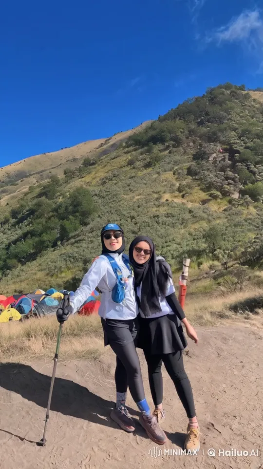 Synchronized Kung Fu Jumps with Mountain Backdrop – AI Generated Video | Hailuo AI