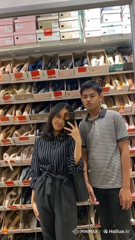 Shoe Store Kung Fu Performance Captures Unexpected Martial Arts Display – AI Generated Video | Hailuo AI