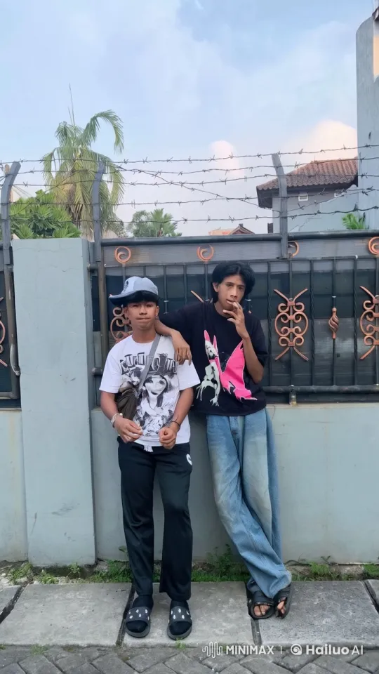 Young Men Showcase Kung Fu Skills in Urban Setting – AI Generated Video | Hailuo AI