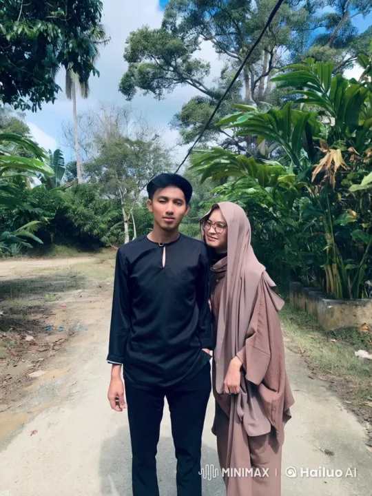 Martial Arts Duo Engage in Intense Battle in Lush Setting – AI Generated Video | Hailuo AI