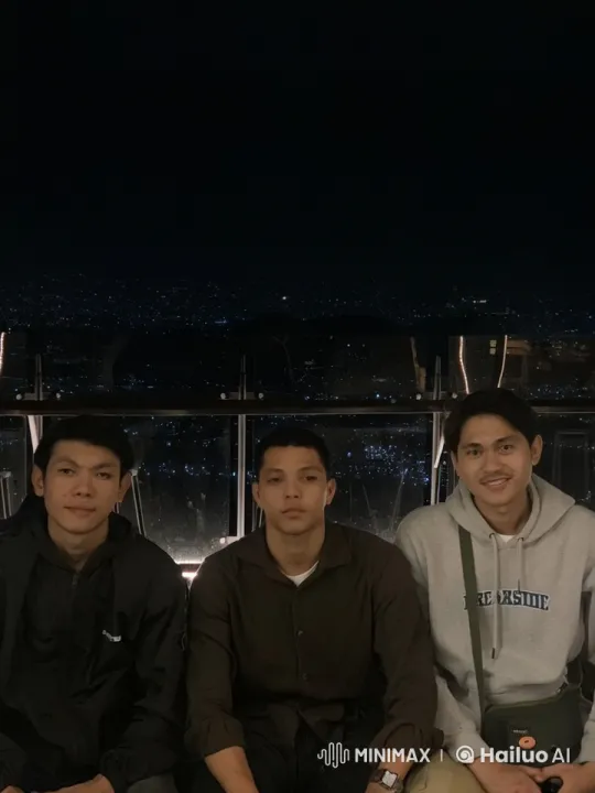 Night Rooftop Kung Fu: Friends Showcase Skills – AI Generated Video | Hailuo AI