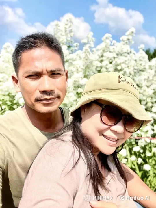 Romantic Couple Embraces in Sunlit Garden – AI Generated Video | Hailuo AI
