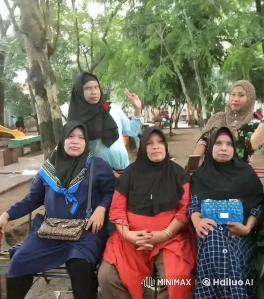 Women Practicing Kungfu in a Park – AI Generated Video | Hailuo AI