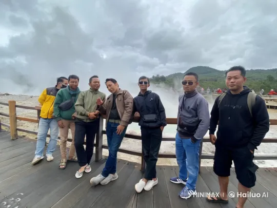 Friends Practice Kungfu on Misty Mountain Deck – AI Generated Video | Hailuo AI