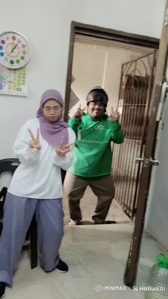 Martial Arts Performance: Hijab-Wearing Woman vs. Green Jacket Man – AI Generated Video | Hailuo AI