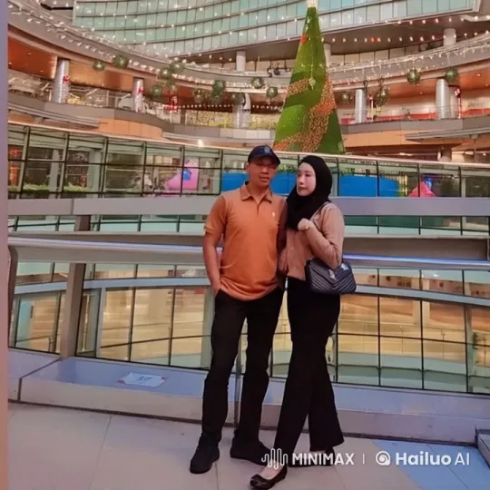 Festive Mall Kung Fu Battle Showcases Martial Arts Skills – AI Generated Video | Hailuo AI