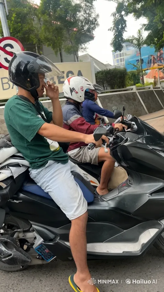 Urban Kungfu Showdown on Scooters – AI Generated Video | Hailuo AI