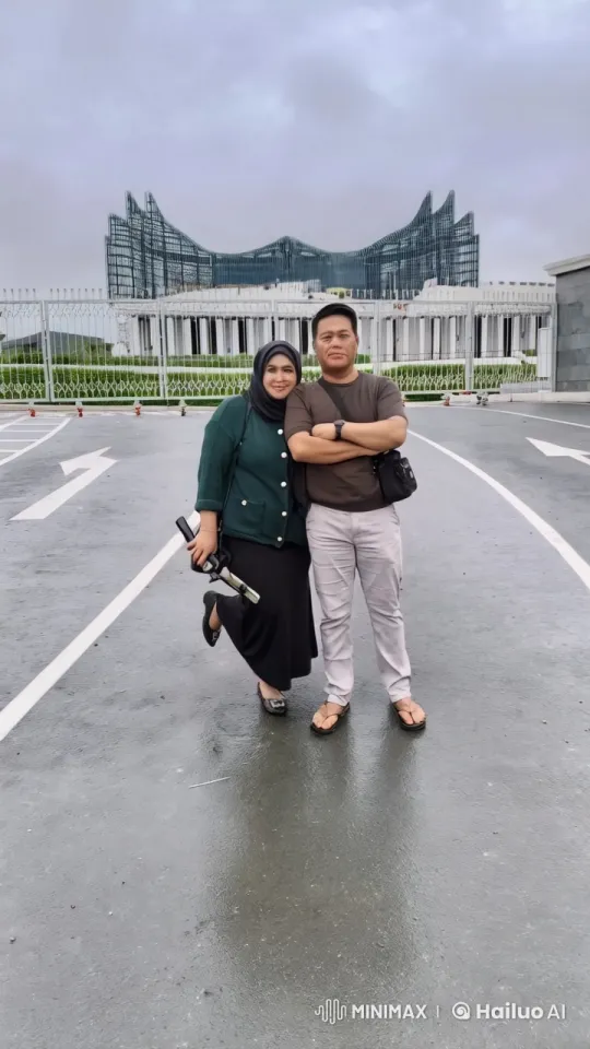 Couple Practicing Kungfu in Front of Modern Building – AI Generated Video | Hailuo AI