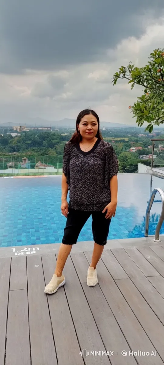 Kungfu Practitioner Showcases Skill by Swimming Pool – AI Generated Video | Hailuo AI