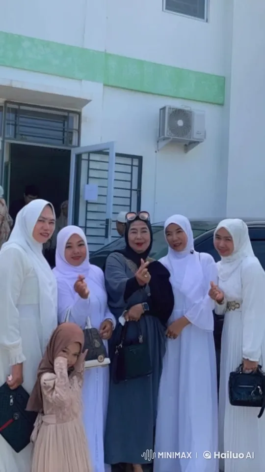 Women and Girl Display Closeness with Heart Gestures – AI Generated Video | Hailuo AI