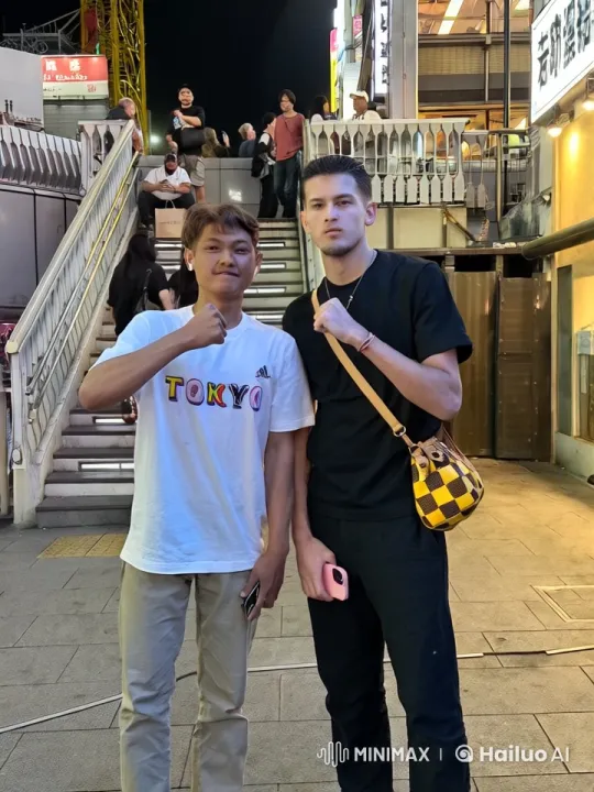 Casual Friends Engage in Intense Nighttime Kung Fu Battle – AI Generated Video | Hailuo AI