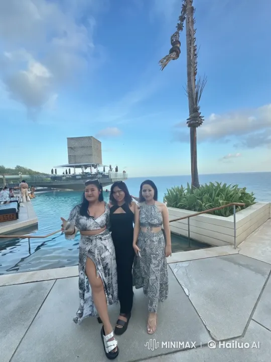Poolside Kung Fu: Graceful Combat in Tranquil Scenery – AI Generated Video | Hailuo AI