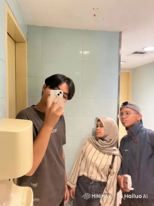 Friends Practice Kungfu in Restroom with Enthusiasm – AI Generated Video | Hailuo AI