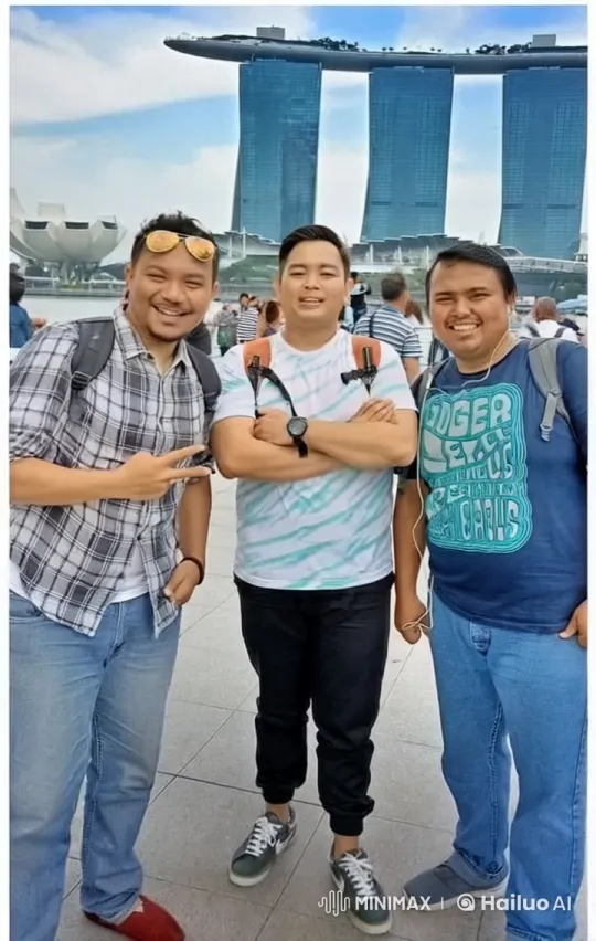 Friends Enjoy Kungfu Sparring in Marina Bay Sands' Shadow – AI Generated Video | Hailuo AI