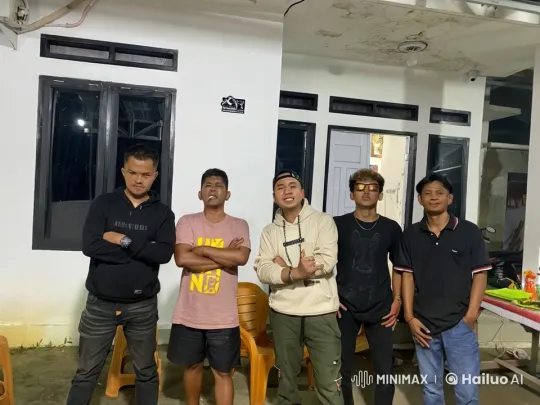 Five Men Engage in Dramatic Kung Fu Fight – AI Generated Video | Hailuo AI