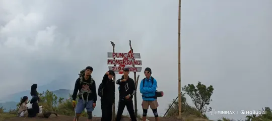 Martial Arts Display on Puncak Mongkrang with Foggy Mountain Background – AI Generated Video | Hailuo AI