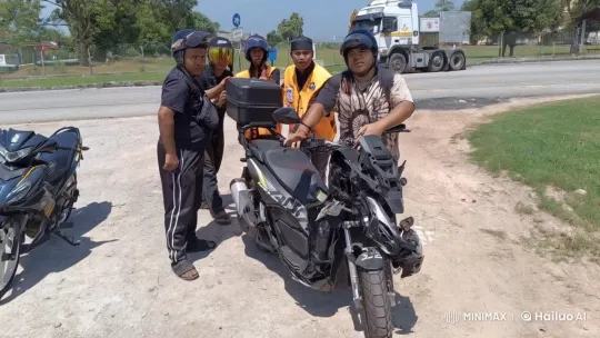 Casual Group Performs Intense Kung Fu Near Damaged Motorcycle – AI Generated Video | Hailuo AI