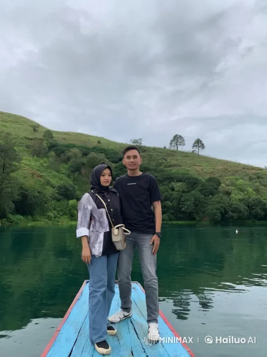 Couple Performs Kungfu on Scenic Dock – AI Generated Video | Hailuo AI